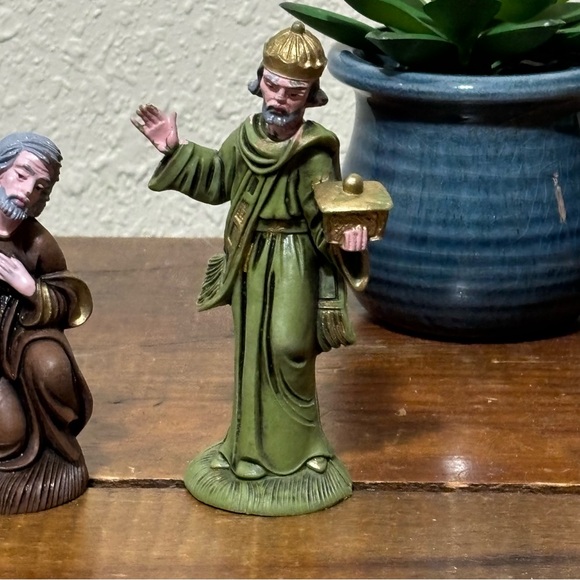 Vintage Antique Molded plastic made in Italy Nativity scene figures. Set of 3 - Picture 5 of 10
